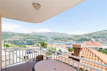Hotel Burum *